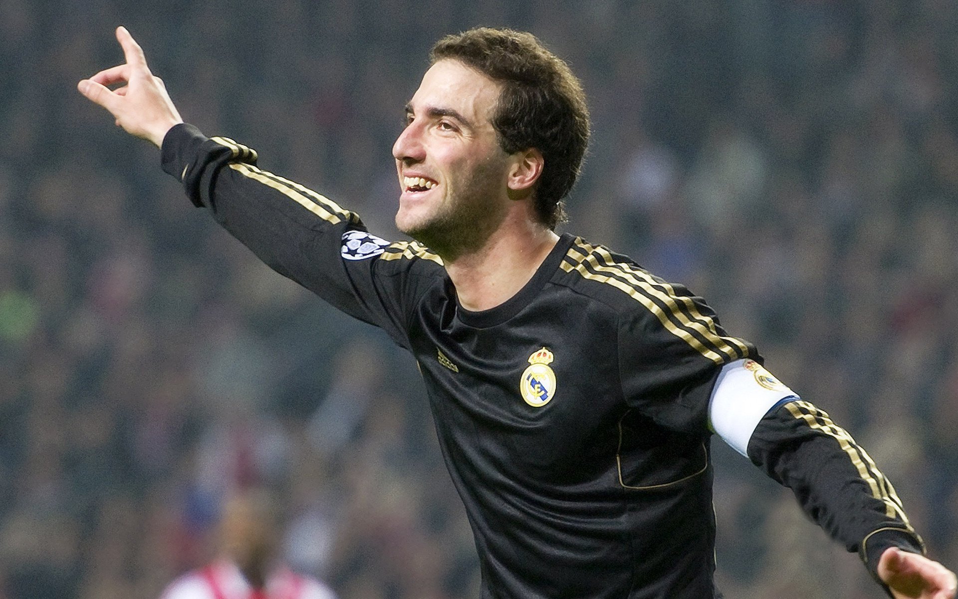 AYX SPORTS-意大利豪门大胜,罗马球迷欢欣鼓舞,意大利罗马足球俱乐部名人堂