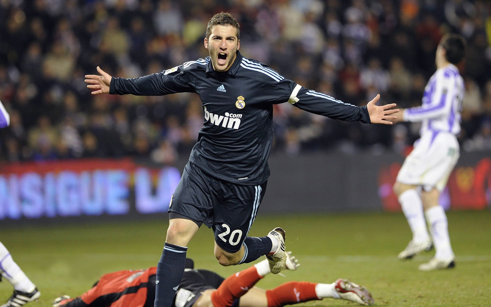 瓦伦西亚赢得关键战役，晋级下一轮，瓦伦西亚首发